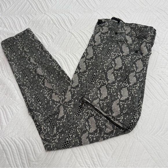 Hudson Women’s Black & Grey Snakeskin Print Skinny Stretch Pants. Size 28 - Picture 2 of 9